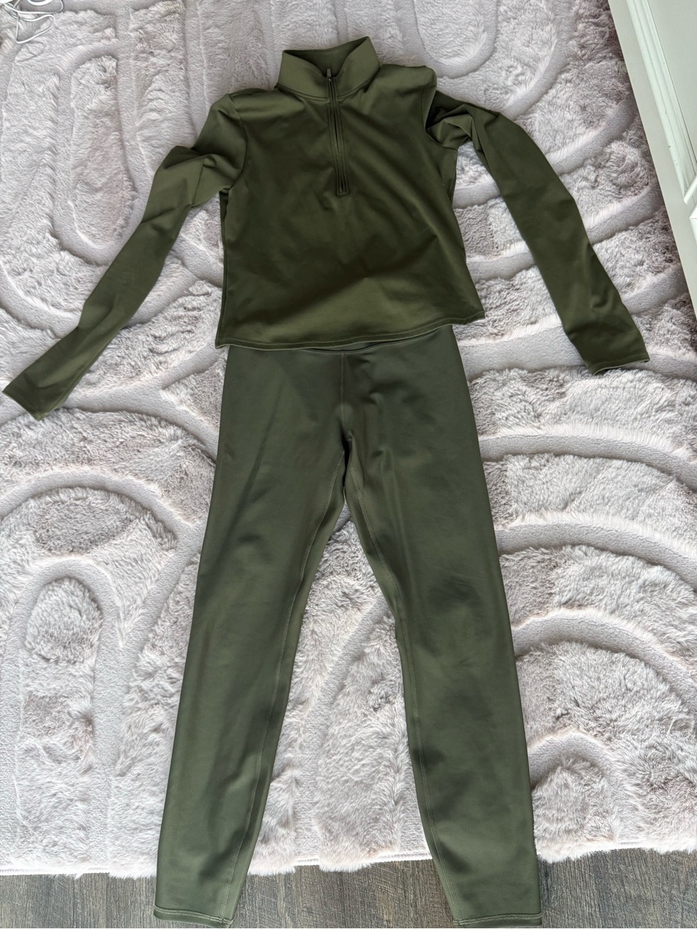 ALO YogaOlive Green Set with softsculput Half-Zip Top and airlift leggings
